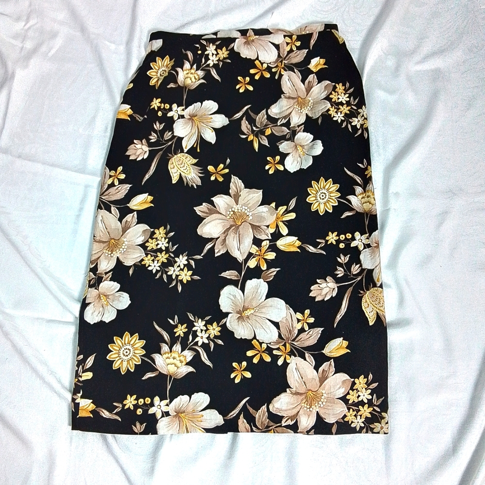 Chic Alfred Dunner black and cream floral linen mid length pencil skirt size 14